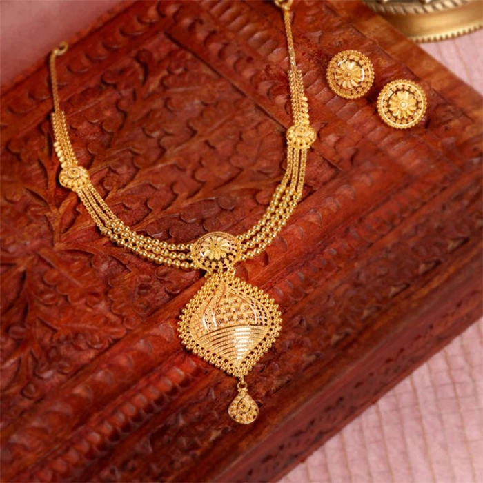 Buy Kumauni and Garhwali Gold Jewellery Collection Online